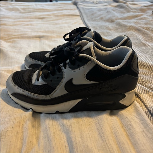 Men’s Air Max - Picture 2 of 5